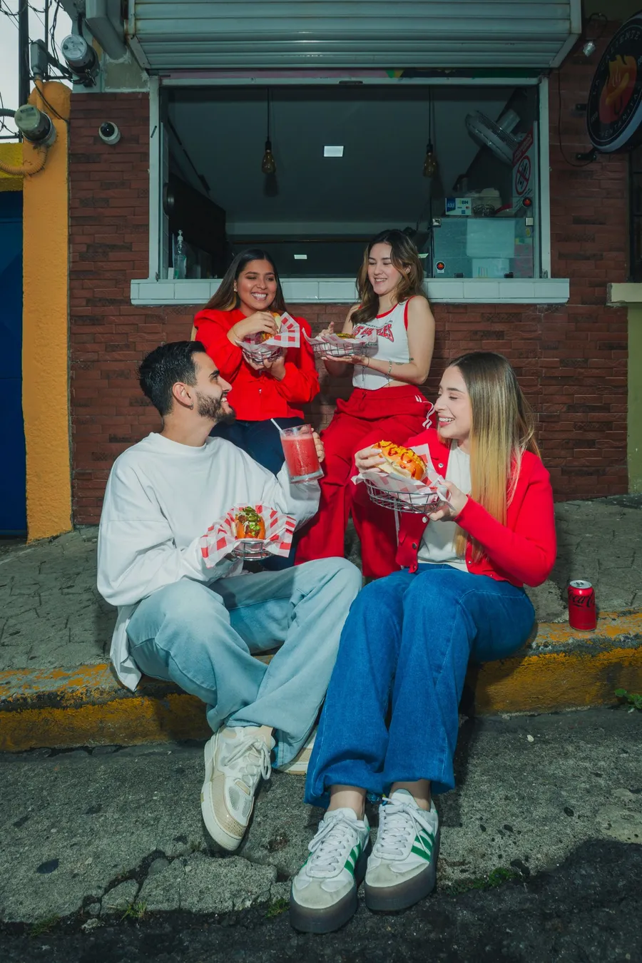 La ventanita de La Caliente en Barrio La California